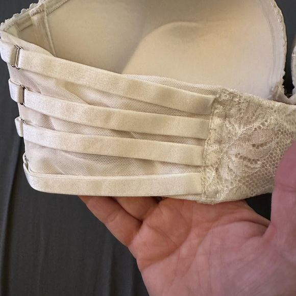 Victoria's Secret Cream Lace Strapless Bra - Picture 4 of 11